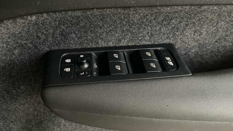 Volvo XC40 2.0 B4P Ultimate Dark 5dr Auto Petrol Estate